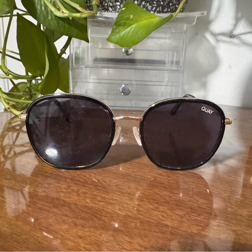 QUAY Jezabel Inlay Sunglasses, Black and gold